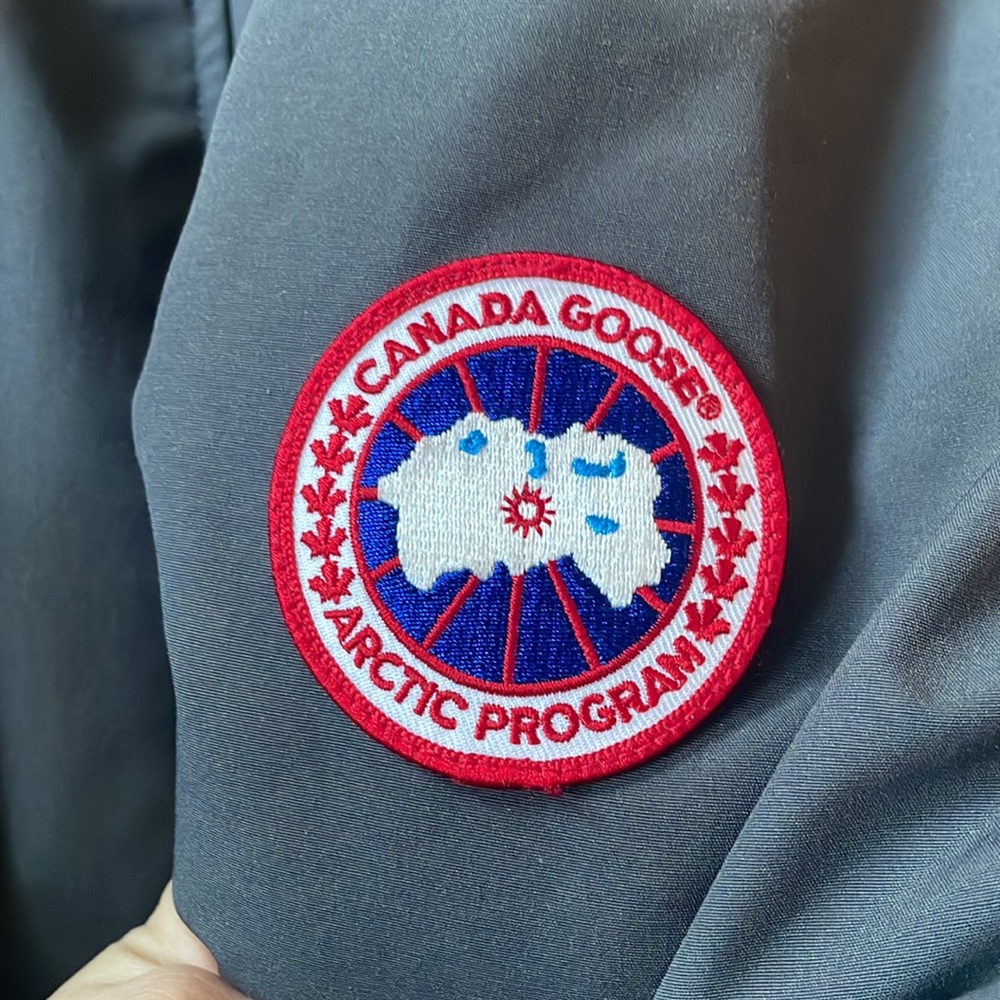 Mens Canada goose jacket size Medium - Picture 2 of 8